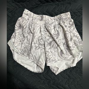 Lululemon hotty hot shorts size 4 4”